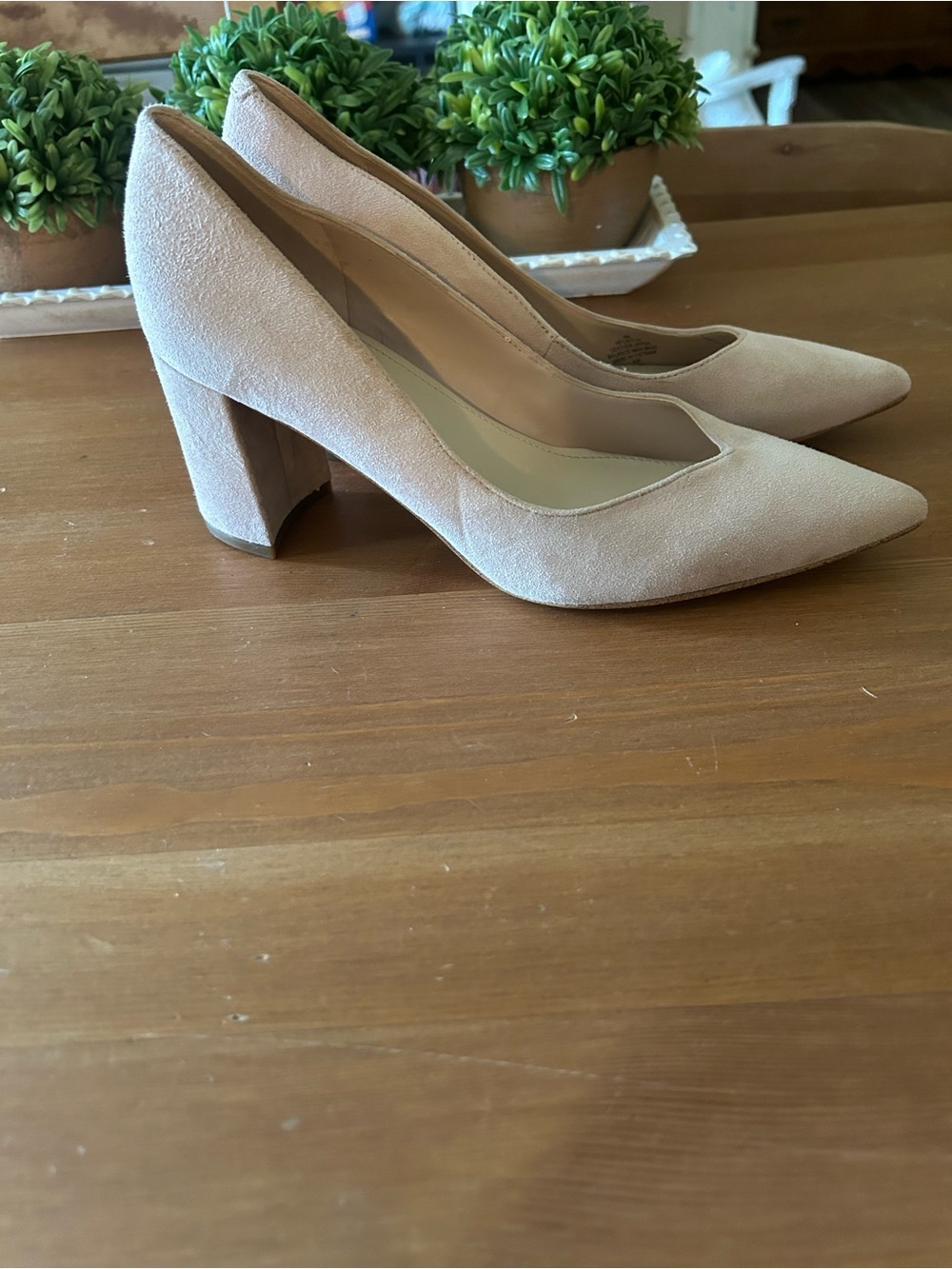 Marc Fisher Claire Heels, Light Natural Genuine Suede Pumps,
Block Heel Size 6